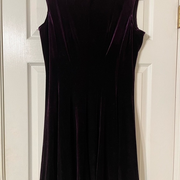 VELVET DARK PURPLE PARTY DRESS SIZE 14 - Picture 3 of 3